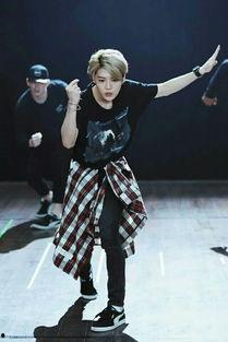 鹿晗的舞蹈教学视频,跟随偶像学跳热门舞步