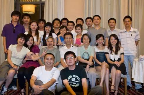 同学聚会的视频播放,重温青春记忆